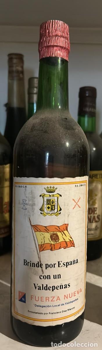 Coleccionismo de vinos y licores: BOTELLA VINO ETIQUETA BRINDE POR ESPA&Ntilde;A CON UN VALDEPE&Ntilde;AS FUERZA NUEVA