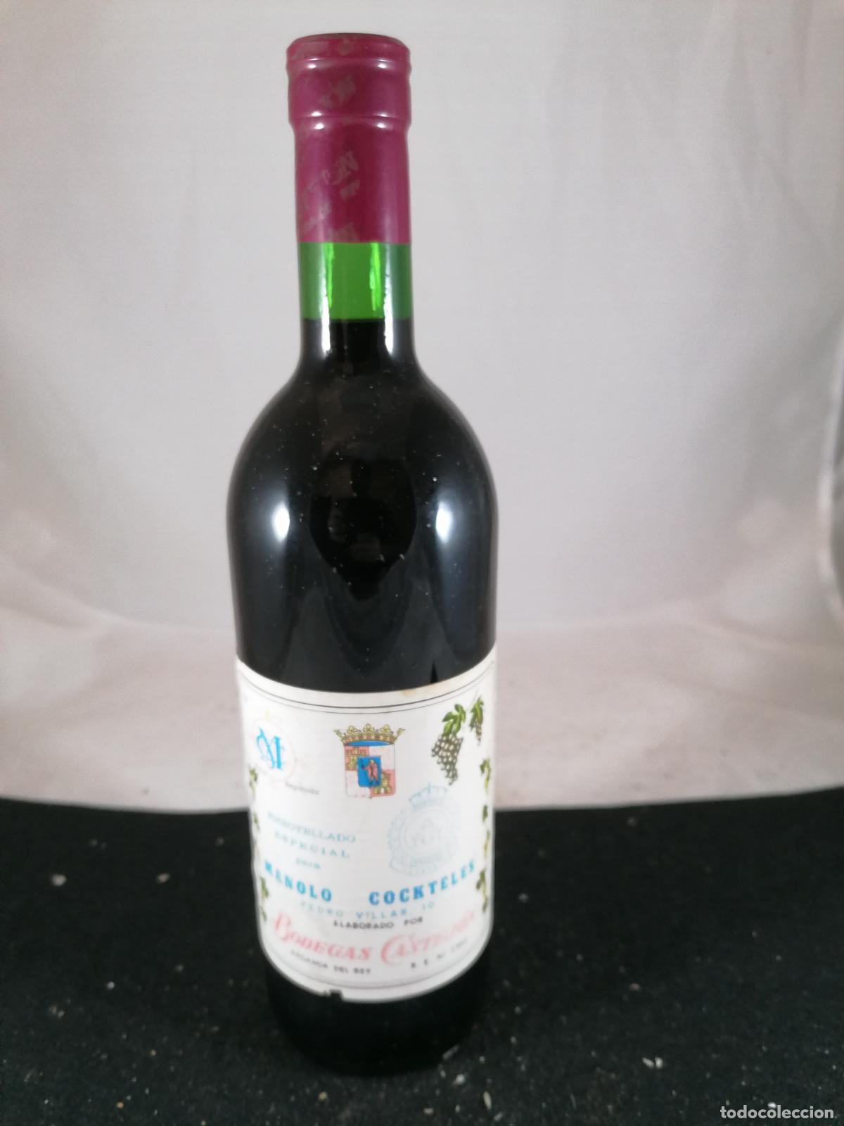 Sammlung von Weinen und Lik&ouml;ren: BOTELLA VINO BODEGAS CASTEJON ARGANDA DEL REY EMBOTELLADO MANOLO COCKTELES