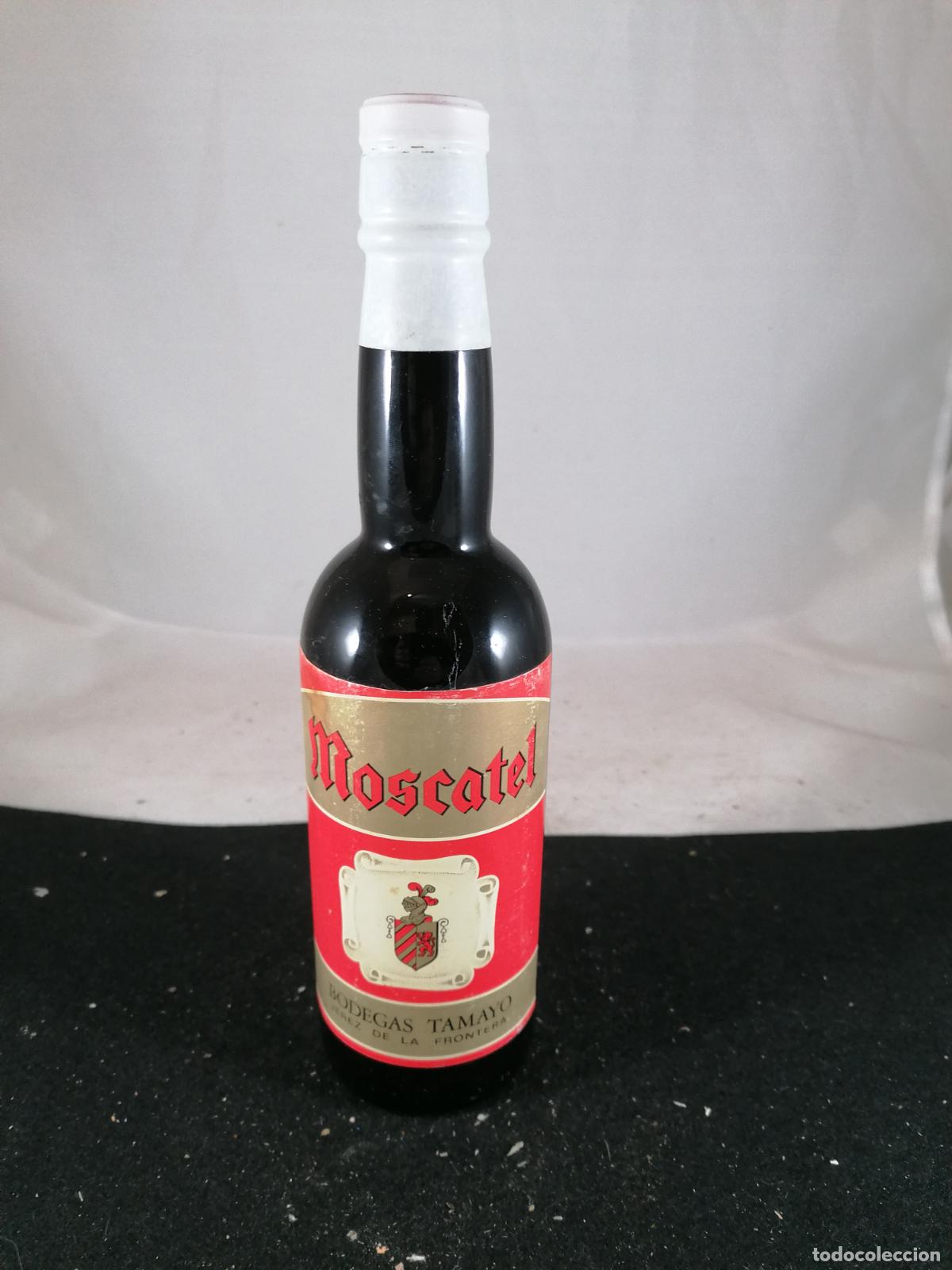 Collection of wines and liquors: BOTELLA VINO MOSCATEL BODEGAS TAMAYO JEREZ DE LA FRONTERA