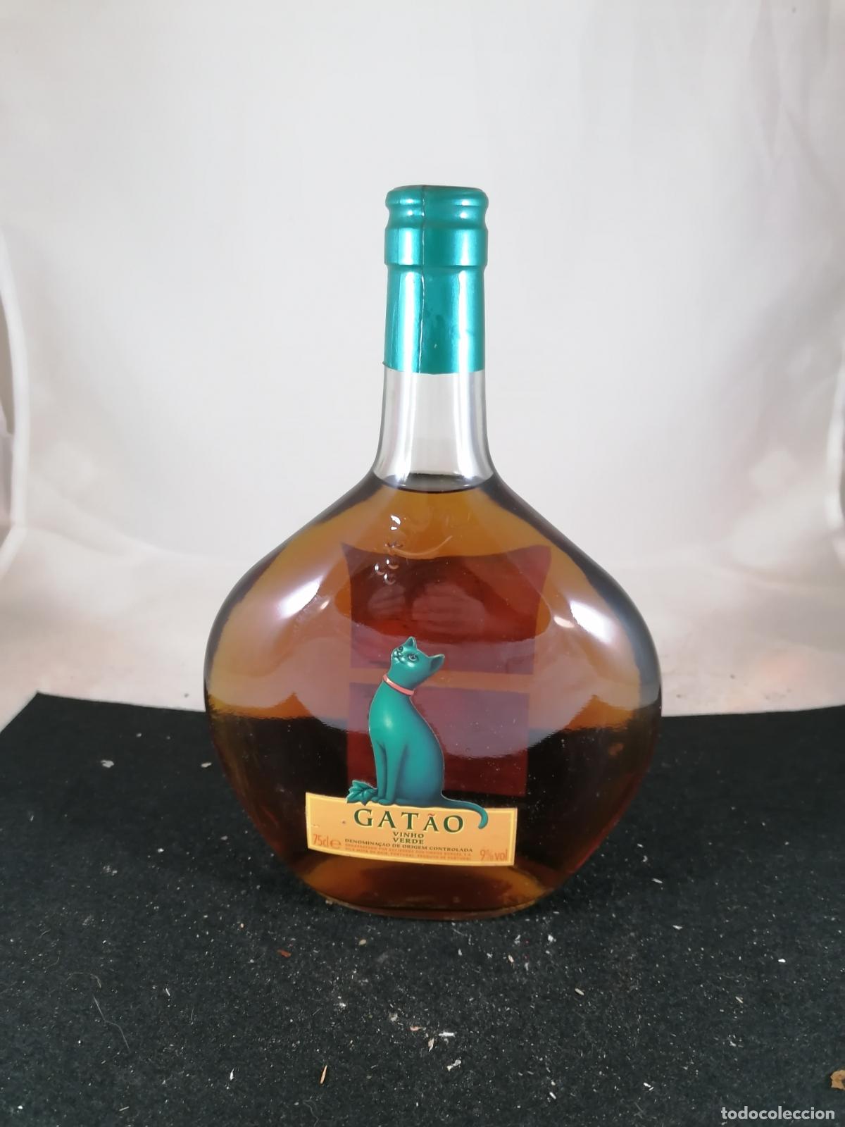 Collection of wines and liquors: BOTELLA VINO VINHO VERDE GATAO VILA NOVA DE GAIA PORTUGAL