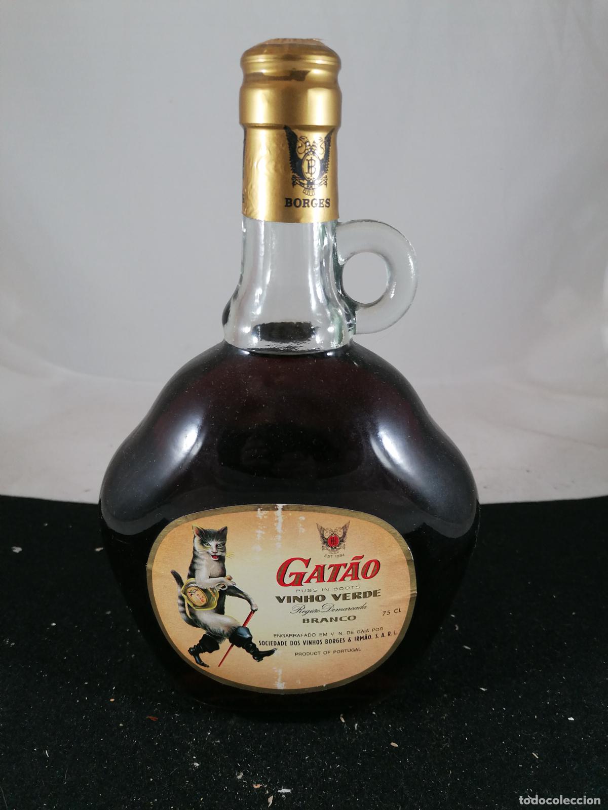 Collection of wines and liquors: BOTELLA VINO VINHO VERDE GATAO VILA NOVA DE GAIA PORTUGAL