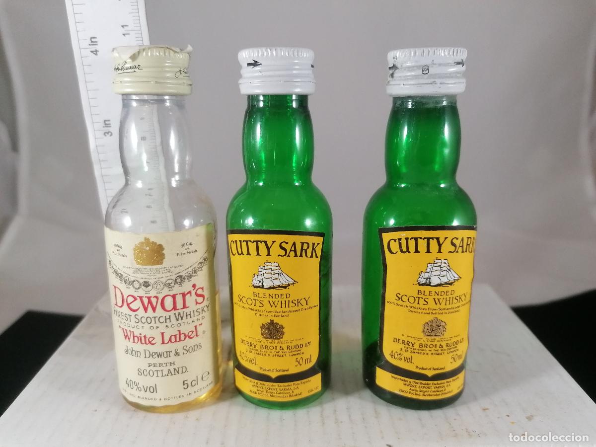 Coleccionismo de vinos y licores: BOTELLITA BOTELLIN LOTE DE 3 WHISKY DEWARS WHITE LABEL CUTTY SARK
