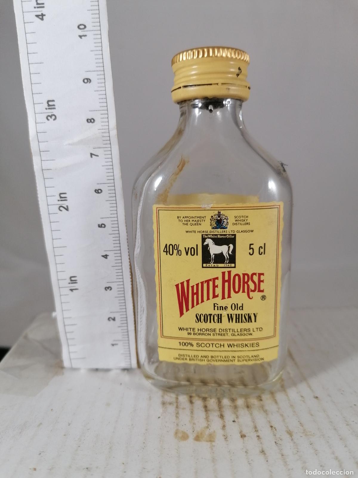 Coleccionismo de vinos y licores: BOTELLITA BOTELLIN SCOTCH WHISKY WHITE HORSE FINE OLD DISTRIBUIDOR GRECIA