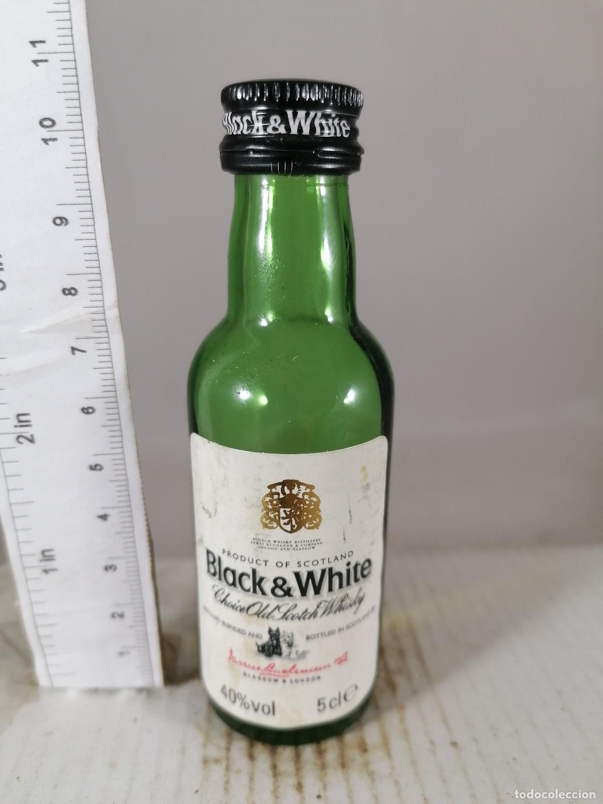 Coleccionismo de vinos y licores: BOTELLITA BOTELLIN WHISKY BLACK & WHITE OLD SCOTCH WHISKY
