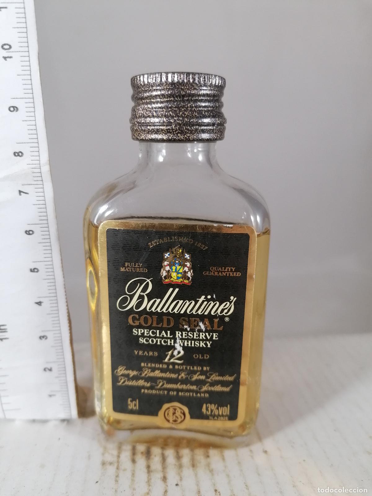 Coleccionismo de vinos y licores: BOTELLITA BOTELLIN WHISKY BALLANTINES GOLD SEAL 12 YEARS OLD BUMBARTON SCOTLAND