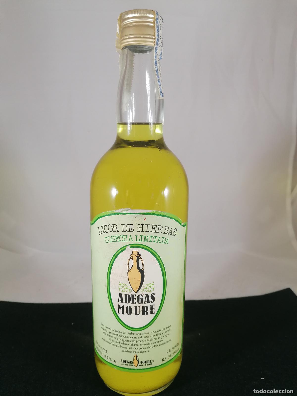 Collection of wines and liquors: BOTELLA LICOR DE HIERBAS ORUJO ADEGAS MOURE LIMITADA LUGO 1 LITRO