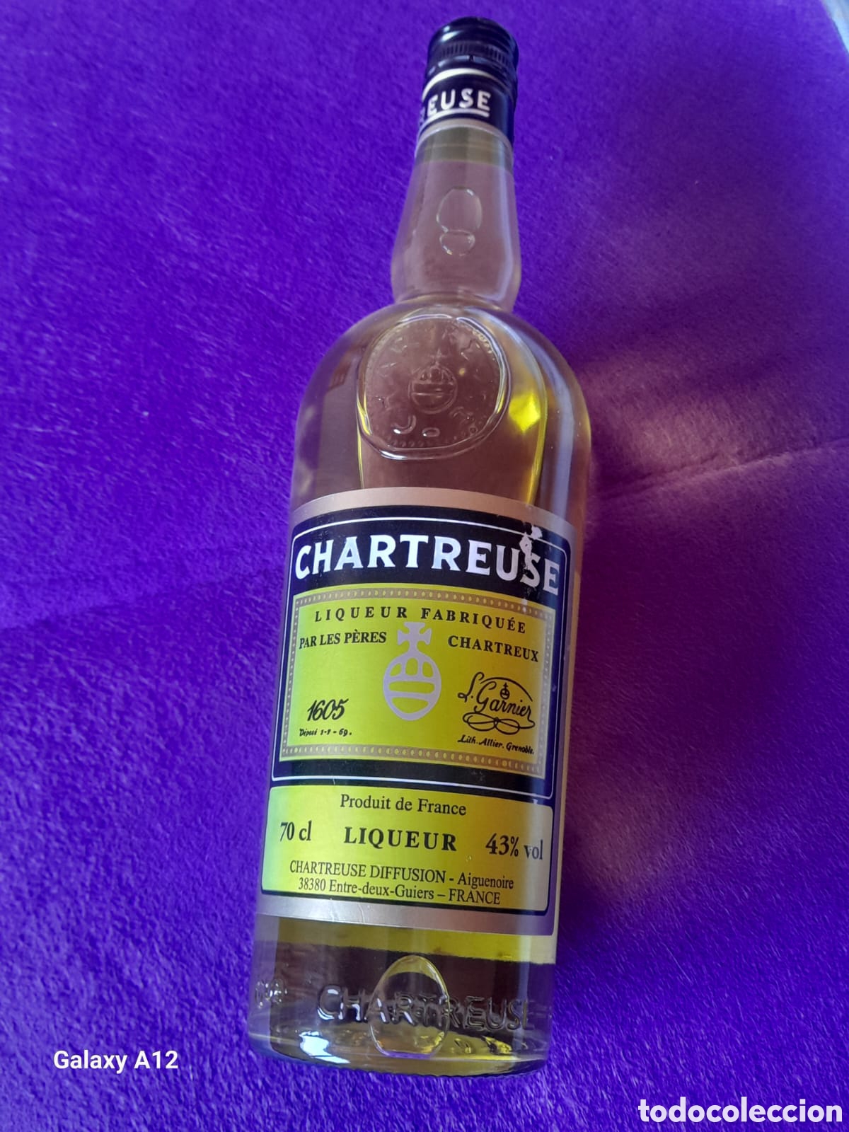 Coleccionismo de vinos y licores: Botella de Chartreuse amarillo tap&oacute;n negro. Chartreux amarillo