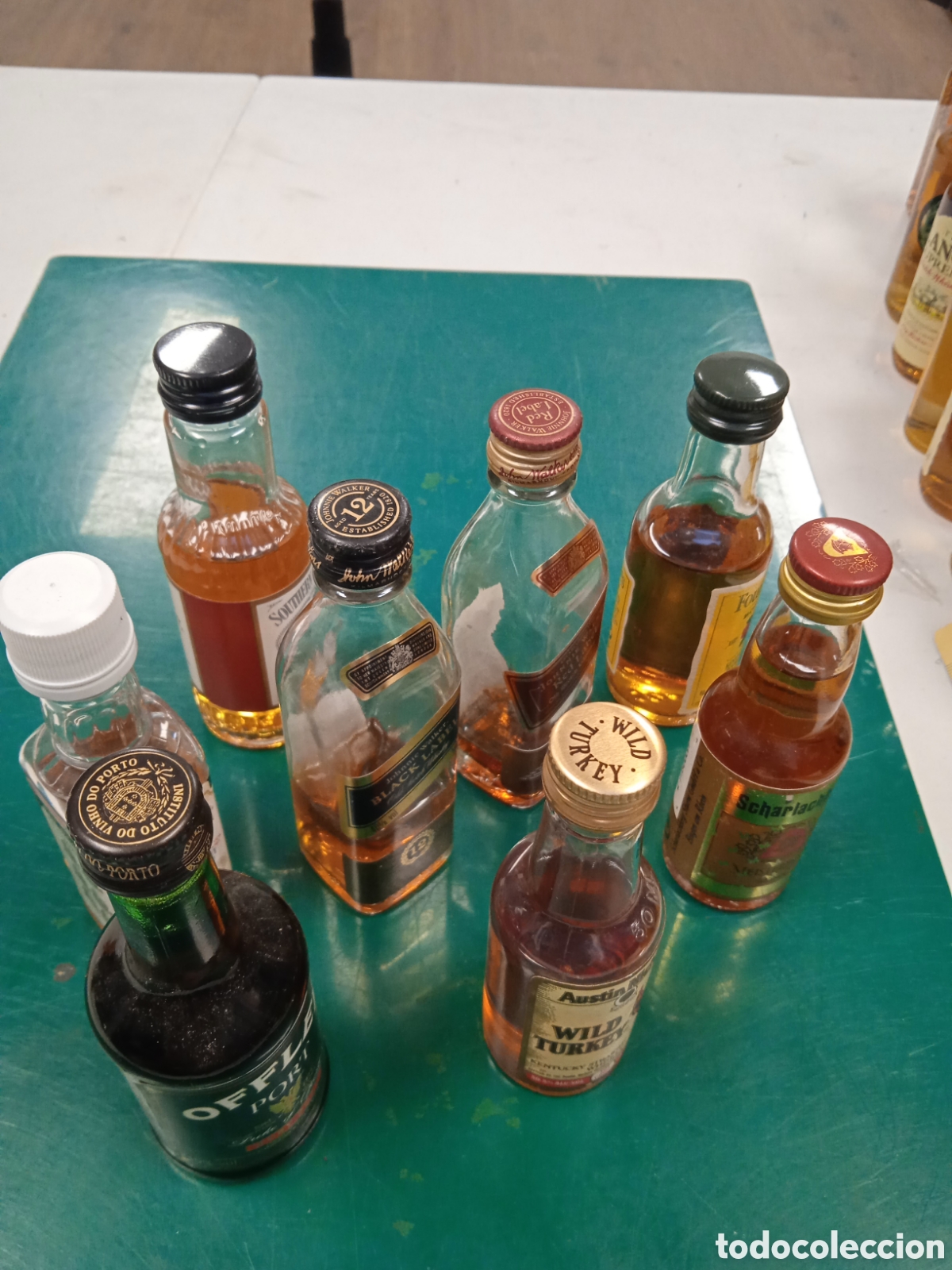 Coleccionismo de vinos y licores: 8 botellitas de whisky