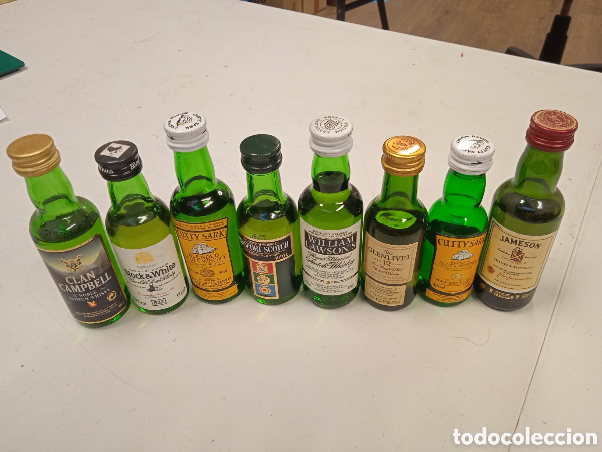 Coleccionismo de vinos y licores: 8 botellitas de whisky