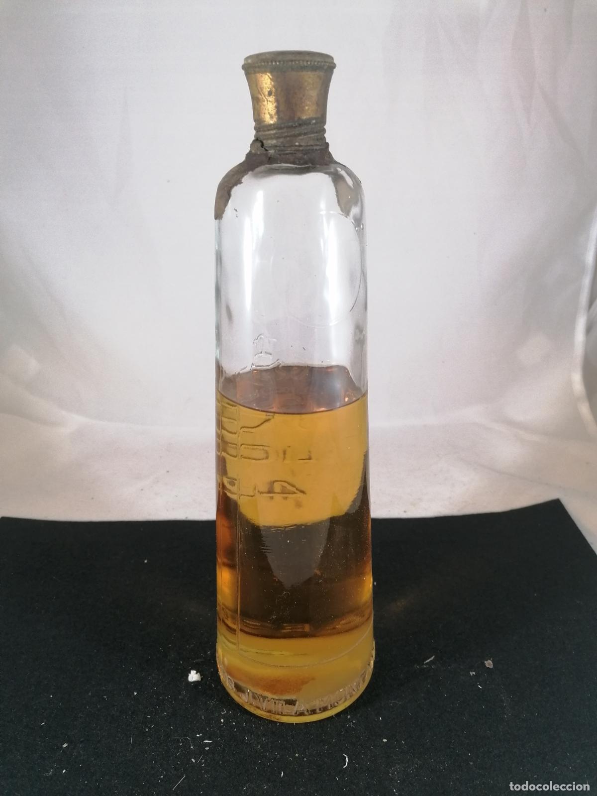 Collection of wines and liquors: BOTELLA LICORES 492 DESTILERIAS VILA MONTA&Ntilde;A BARCELONA