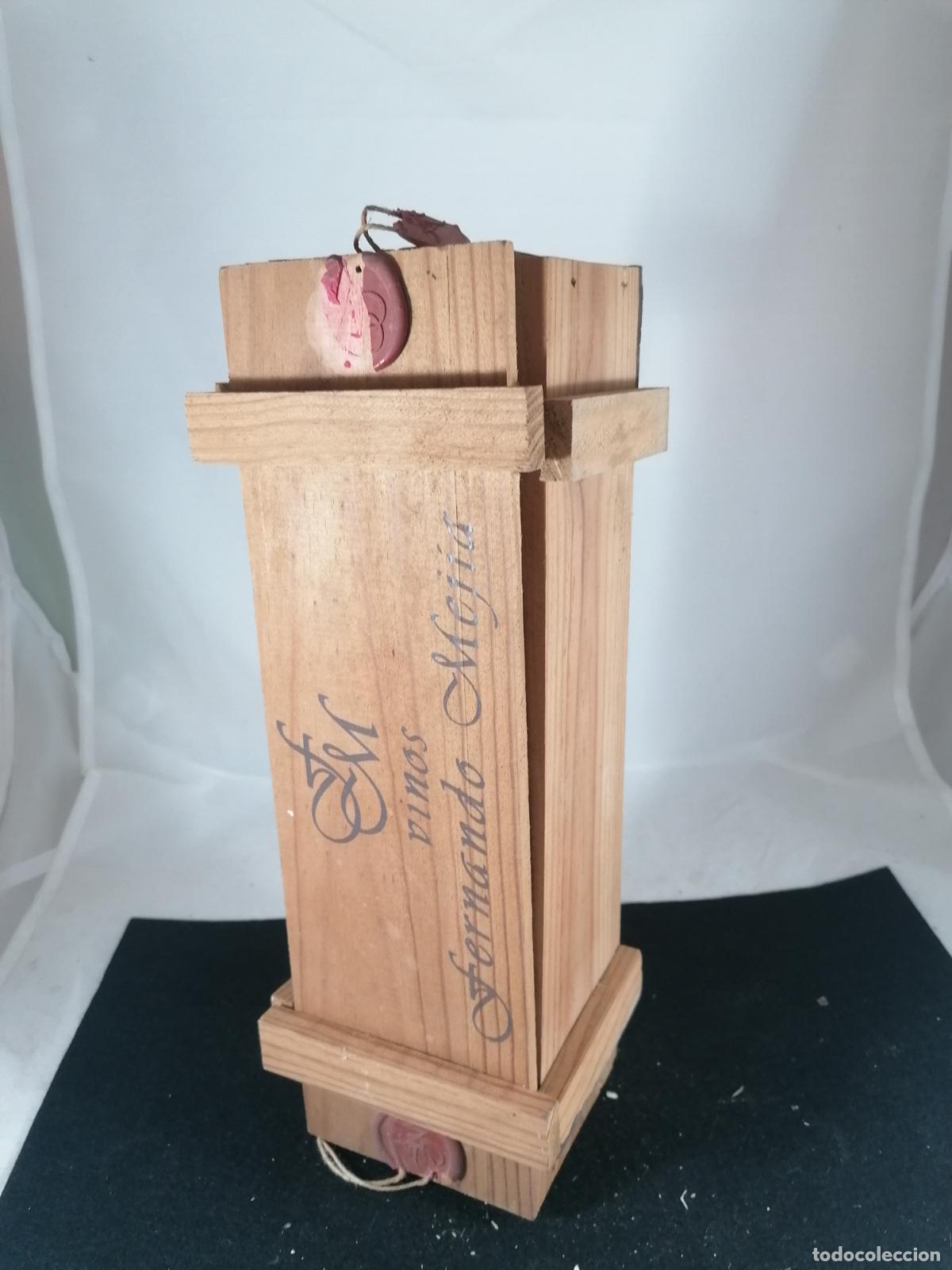 Collection of wines and liquors: CAJA MADERA BOTELLA VINO FERNANDO MEJIA