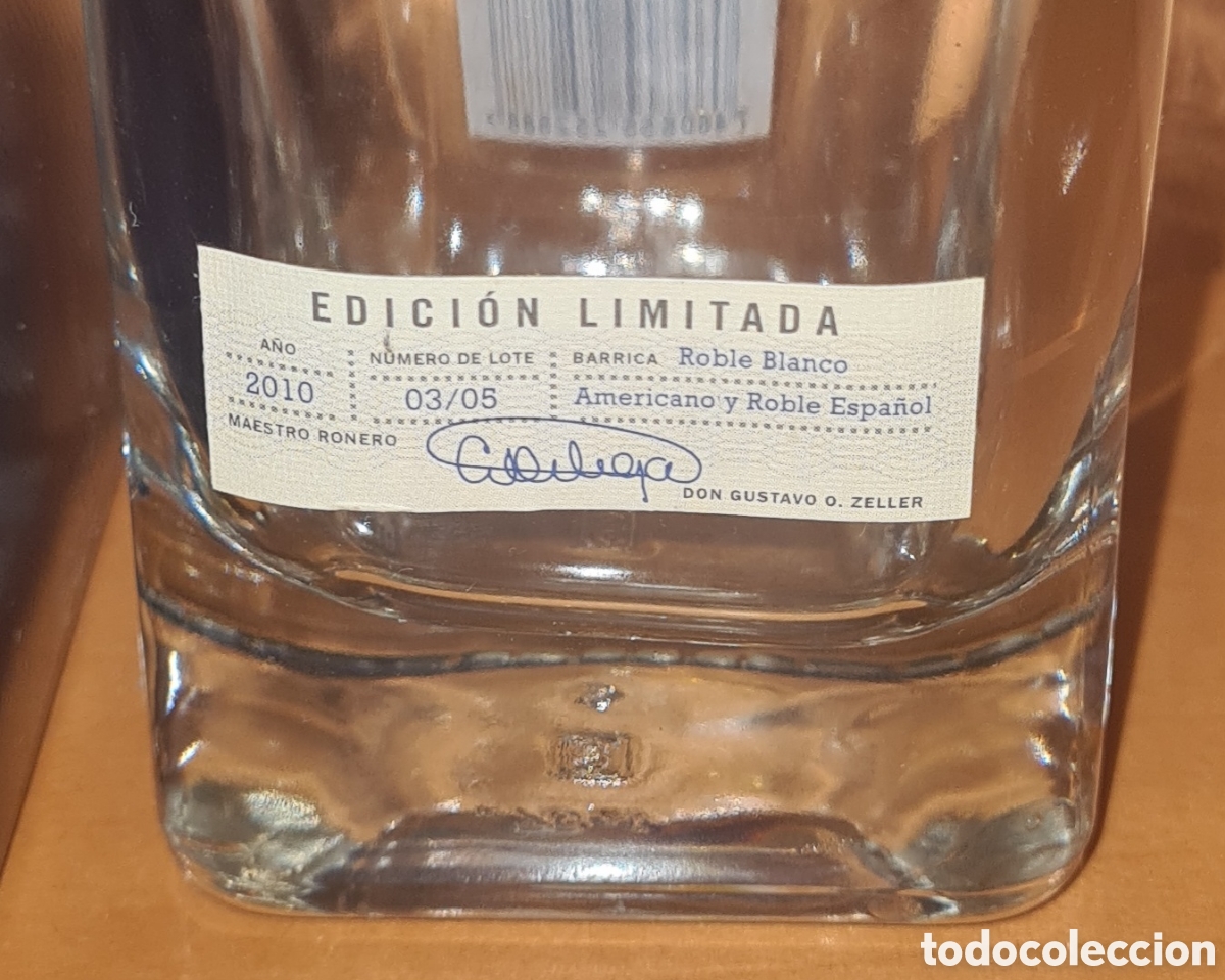 Coleccionismo de vinos y licores: Botella Brugal Edici&oacute;n Limitada. - Foto 1
