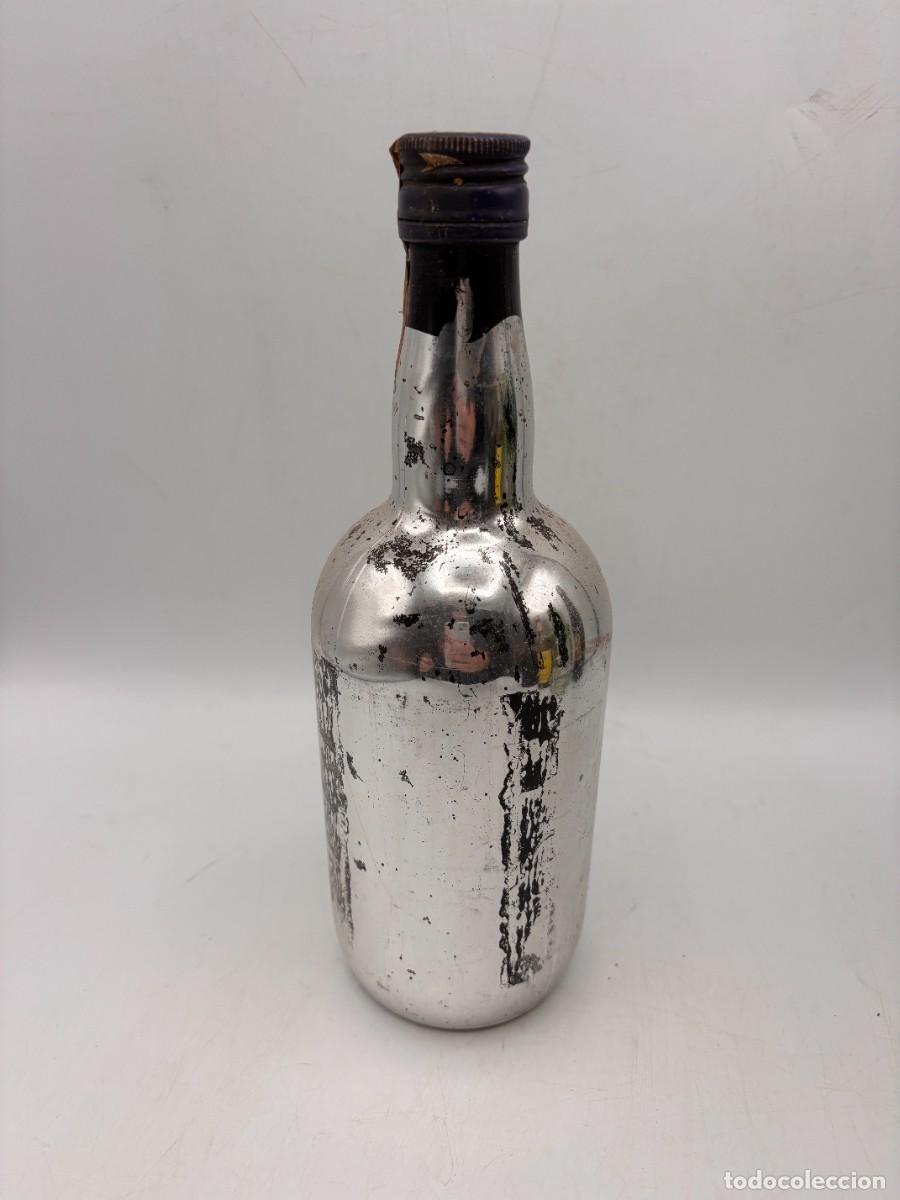 Coleccionismo de vinos y licores: BOTELLA. BRANDY PONCHE CABALLERO. SIN ETIQUETA. CERRADA.