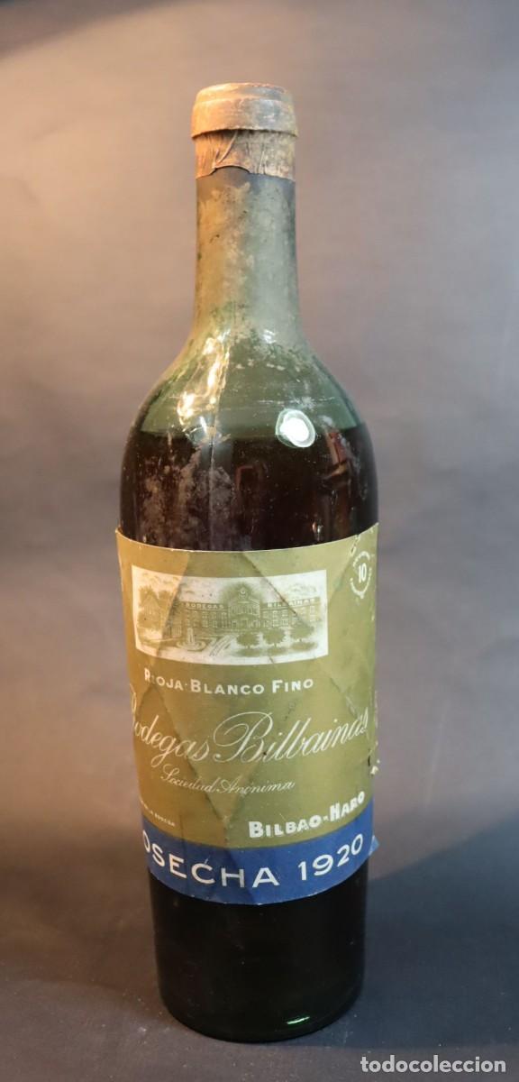 Coleccionismo de vinos y licores: Botella de Rioja Blanco Fino, de bodegas Bilbainas, sin abrir. Cosecha 1920