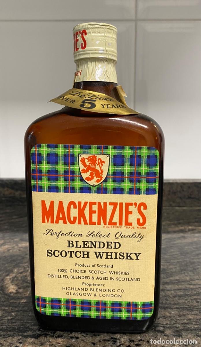 Coleccionismo de vinos y licores: Botella de Whisky Mackenzies de los a&ntilde;os 70