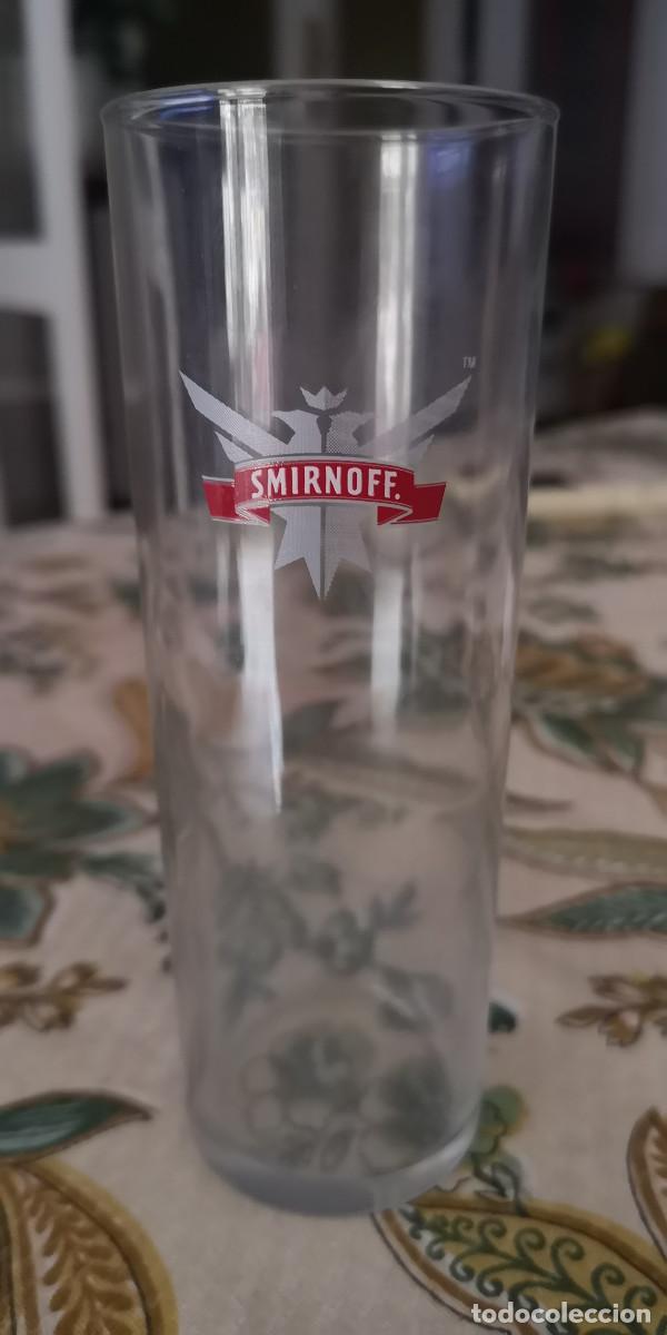 Coleccionismo de vinos y licores: VASO - VODKA SMIRNOFF - Foto 1