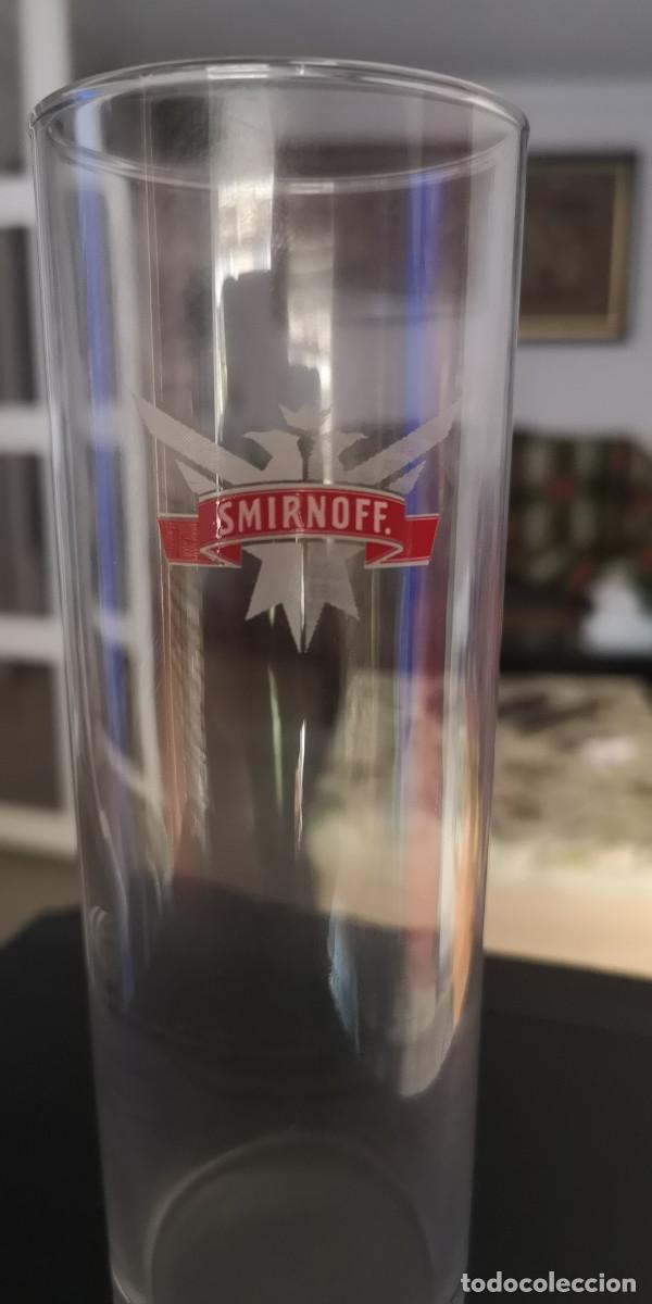 Coleccionismo de vinos y licores: VASO - VODKA SMIRNOFF - Foto 3