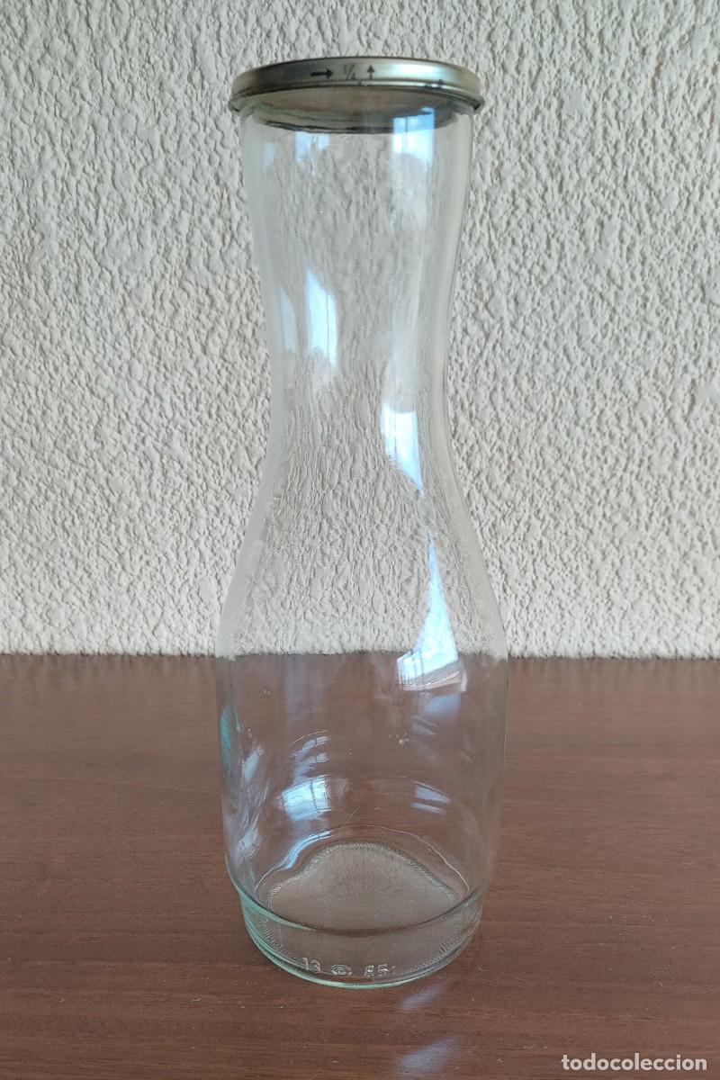 Collection of wines and liquors: Botella Valdepe&ntilde;as de dise&ntilde;o decantador de vino