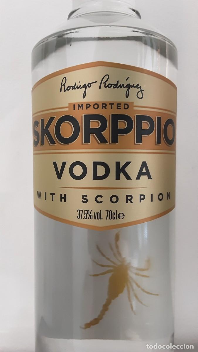 Coleccionismo de vinos y licores: BOTELLA DE VODKA &rdquo;SKORPPIO&rdquo;, RODRIGO RODR&Iacute;GUEZ.