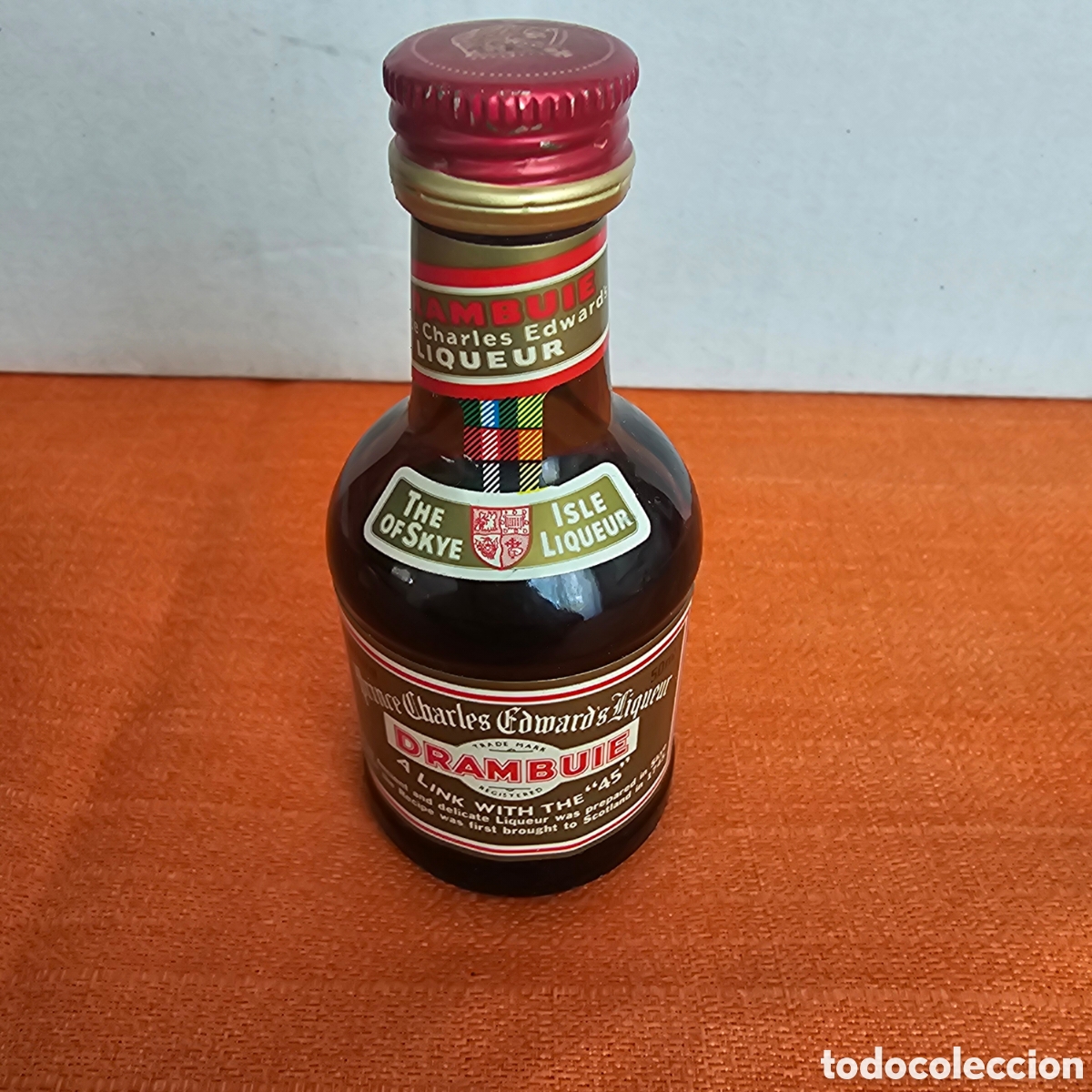 Coleccionismo de vinos y licores: BOTELLIN DE LICOR DRAMBUIE. PRINCIPE CHARLES EDWAR&acute;S LIQUEUR. CERRADA