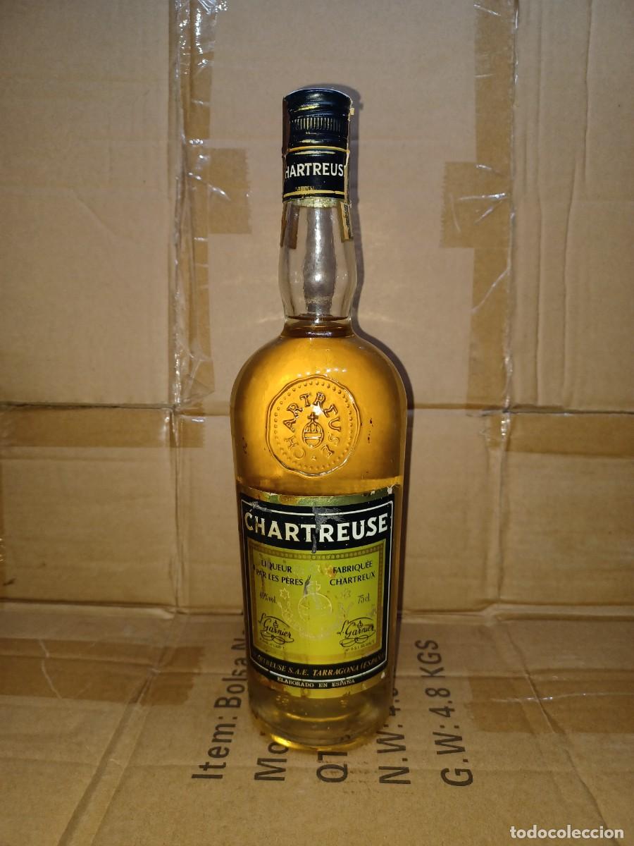 Coleccionismo de vinos y licores: Botella Chartreuse amarillo - Foto 1