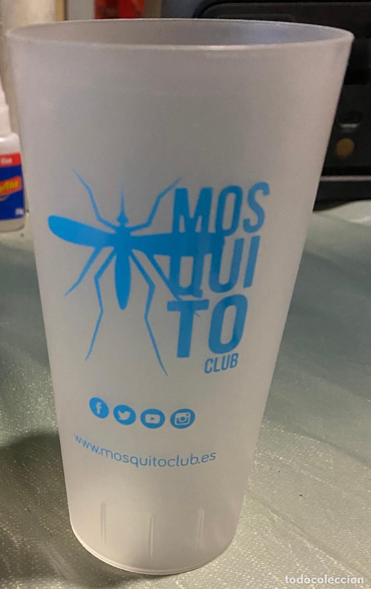 Coleccionismo de vinos y licores: Vaso de Havana Club. Antiguo. PVC flexible. Publicitario de Mosquito Club, Punta Umbr&iacute;a por detr&aacute;s.