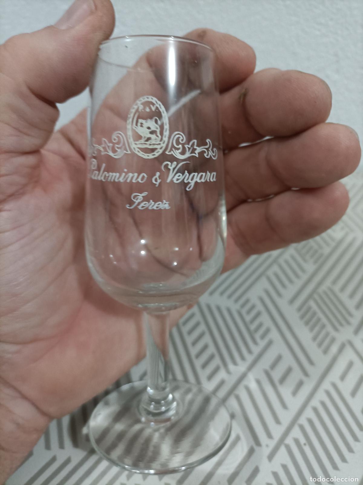 Coleccionismo de vinos y licores: Antigua copa de vino bodegas Palomino y Vergara. Jerez