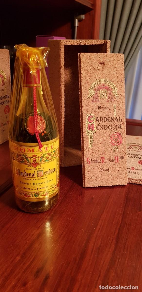 Coleccionismo de vinos y licores: Botella Brandy cardenal mendoza con estuche (precio la unidad).