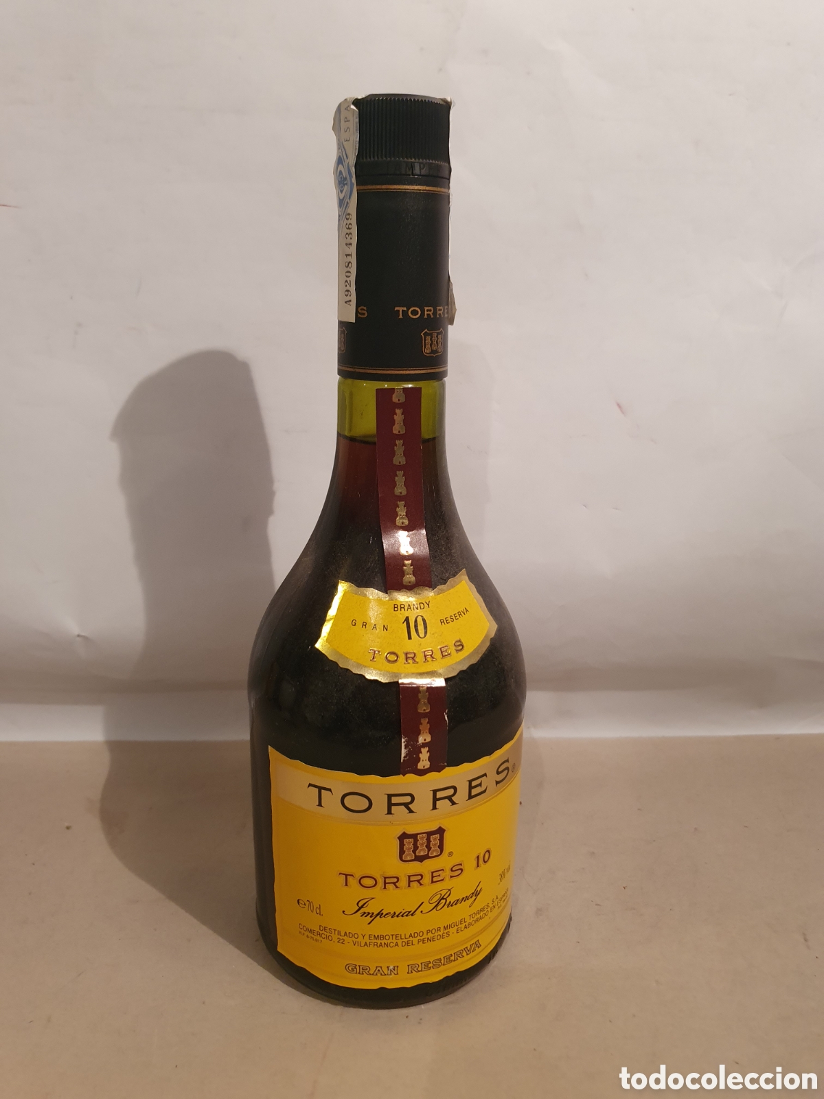 Coleccionismo de vinos y licores: TORRES 10. BRANDY GRAN RESERVA. IMPERIAL BRANDY. A&Ntilde;OS 80. PRECINTADA, SIN ABRIR.