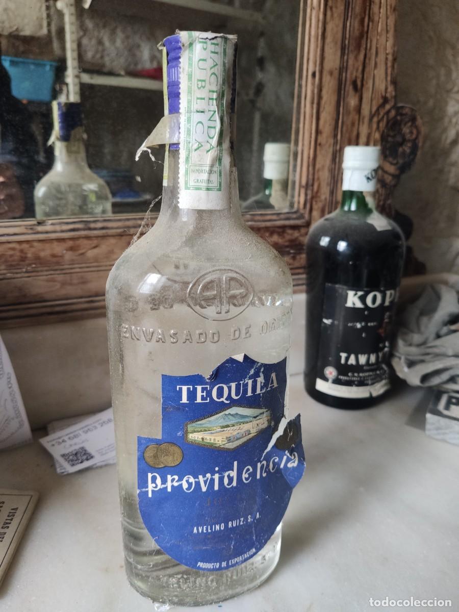 Collection of wines and liquors: Botella tequila providencia M&eacute;xico