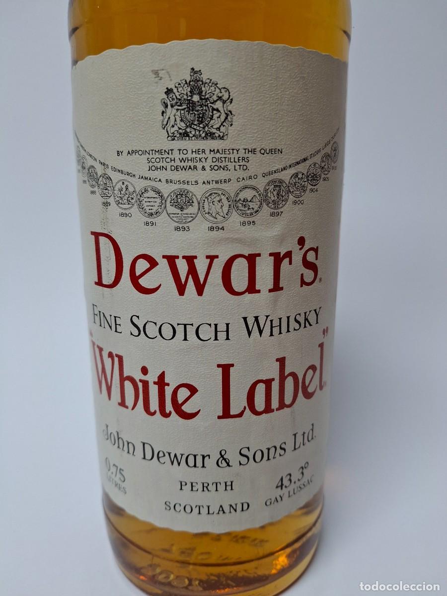 Coleccionismo de vinos y licores: 1 antigua botella whisky Dewar&acute;s White Label de 0,75 litros