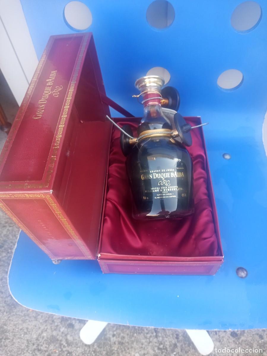 Coleccionismo de vinos y licores: BONITA BOTELLA BRANDY DUQUE DE ALBA ORO CAJA ORIGINAL PRECINTADA. 5