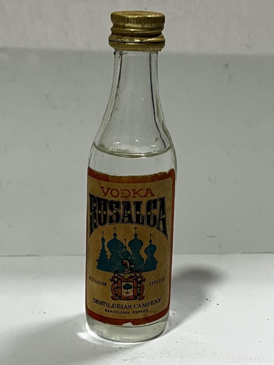 Collection of wines and liquors: BOTELL&Iacute;N. VODKA RUSALCA. DESTILER&Iacute;AS CAMPENY. BARCELONA-ESPA&Ntilde;A.