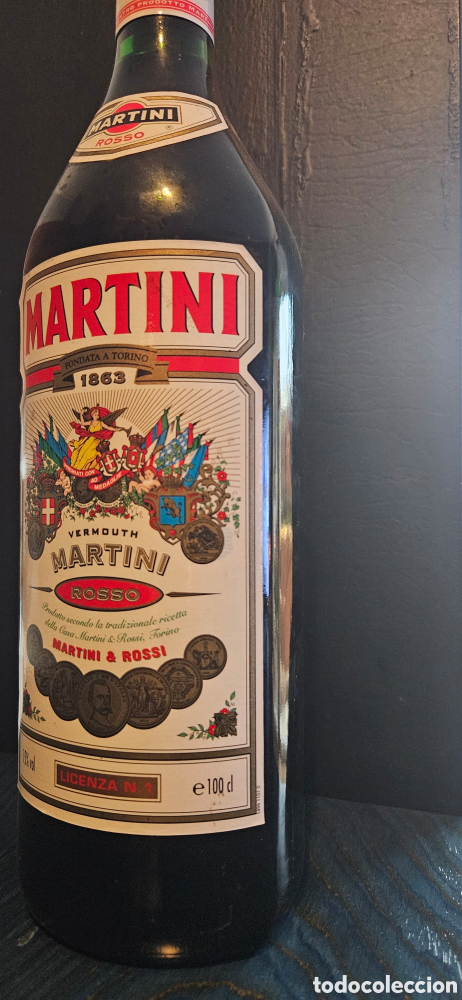 Coleccionismo de vinos y licores: Botella martini colecci&oacute;n - Foto 3