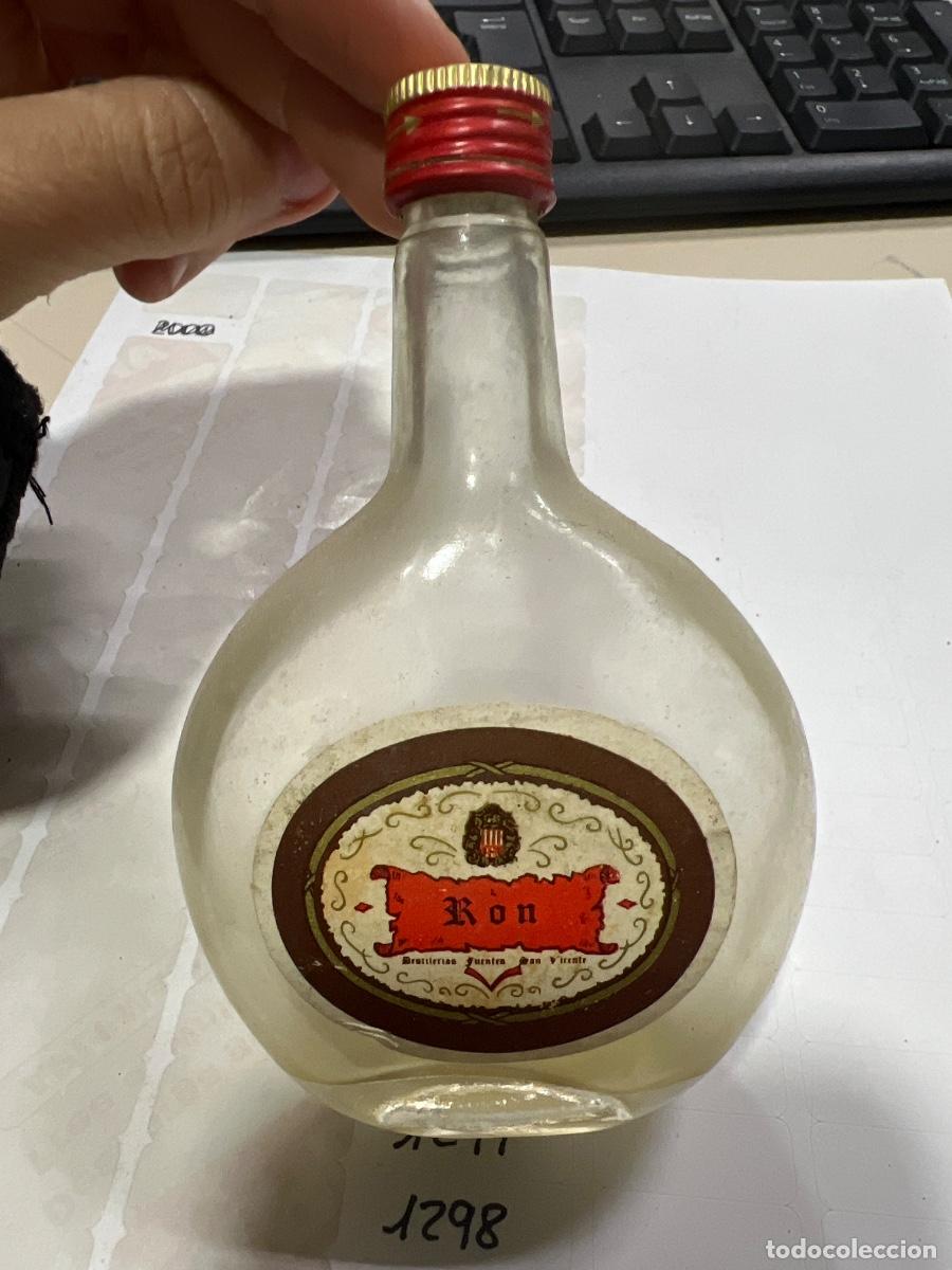 Coleccionismo de vinos y licores: BOTELLIN DE RON. DESTILERIAS FUENTES. SAN VICENTE.