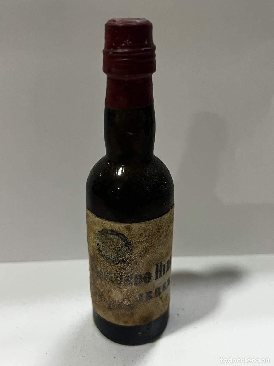 Coleccionismo de vinos y licores: BOTELL&Iacute;N. RAIMUNDO HIDALGO Y C. JEREZ.