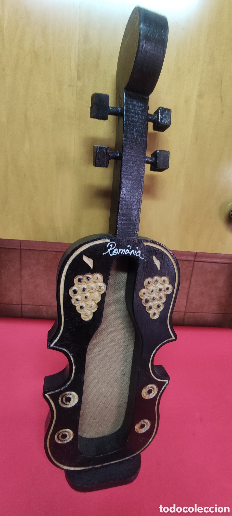Coleccionismo de vinos y licores: Expositor de botella con forma de guitarra - Foto 5