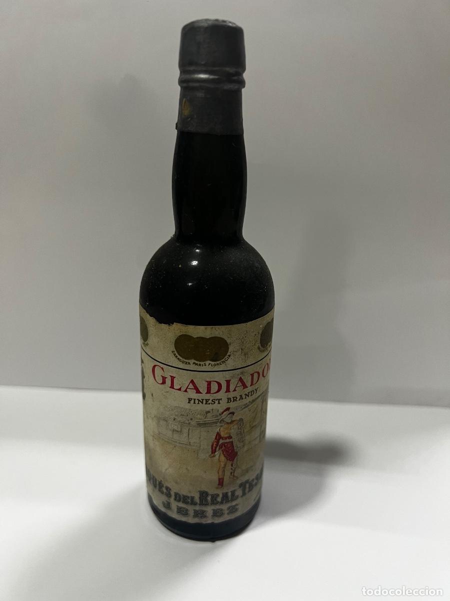 Coleccionismo de vinos y licores: BOTELL&Iacute;N. GLADIADOR. FINEST BRANDY. MARQU&Eacute;S DEL REAL TESORO. JEREZ.