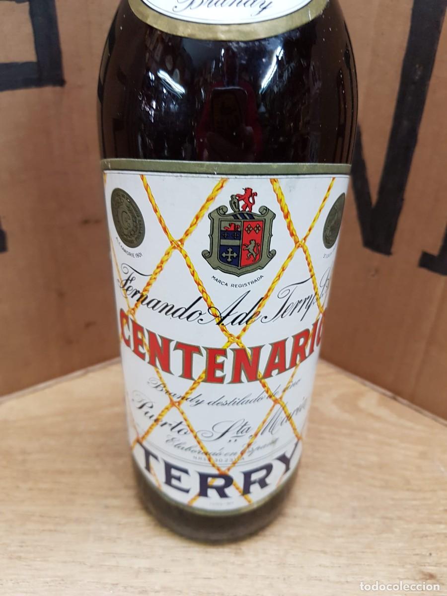 Coleccionismo de vinos y licores: BOTELLA DE TERRY CENTENARIO- 8 PESETAS - Foto 3