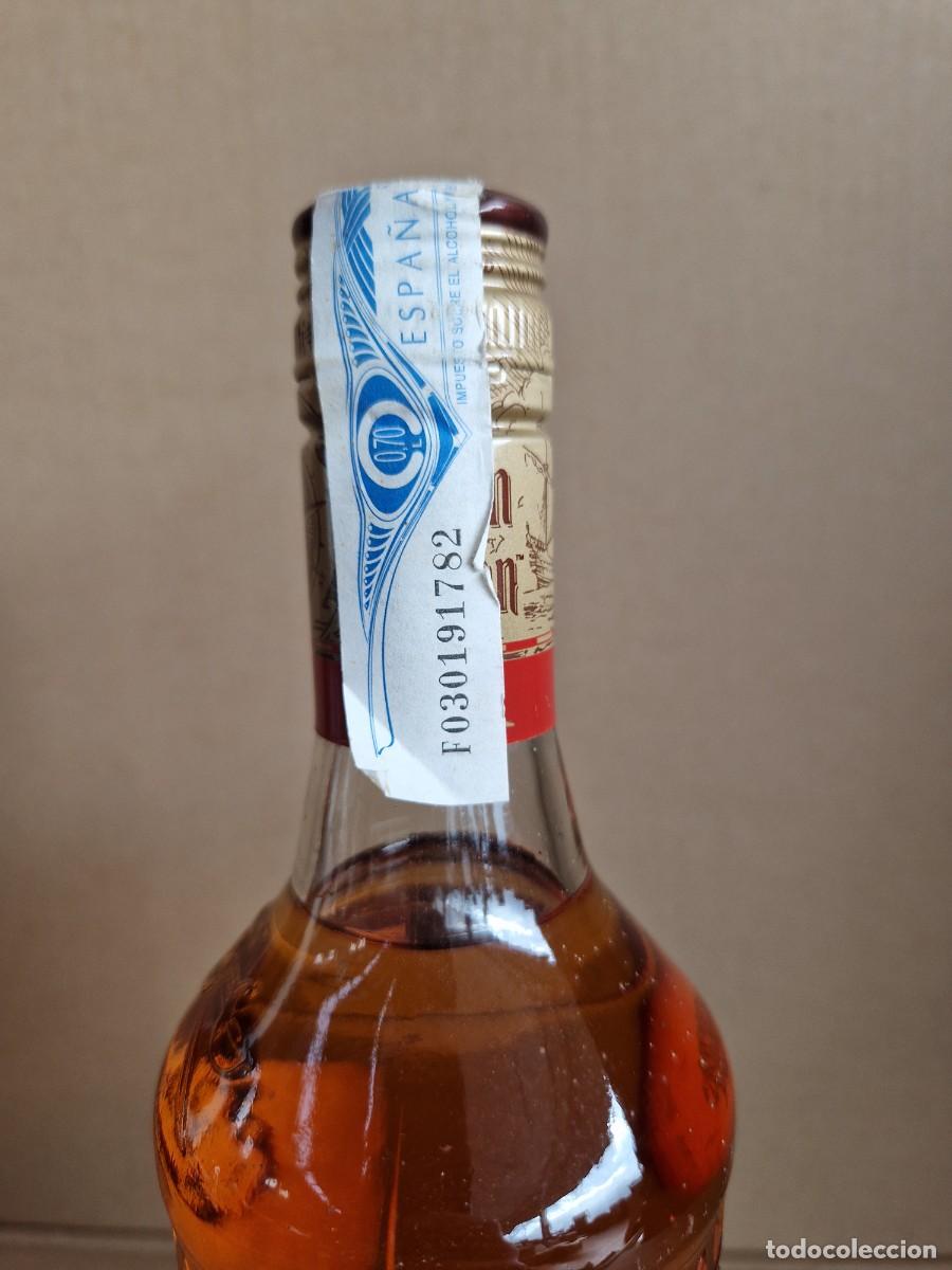 Coleccionismo de vinos y licores: BOTELLA DE RON CAPTAIN MORGAN - Foto 3