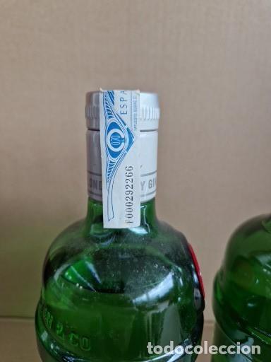 Coleccionismo de vinos y licores: 2 BOTELLAS DE TANQUERAY 70ML - Foto 3