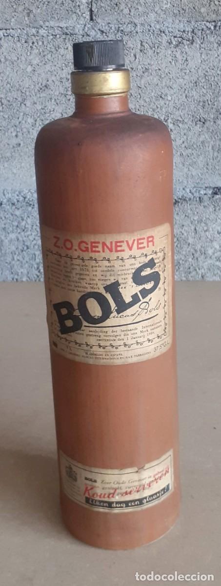 Sammlung von Weinen und Lik&ouml;ren: Botella BOLS Z.O. Gnever - 32,5 cm. - Esta abierta queda liquido