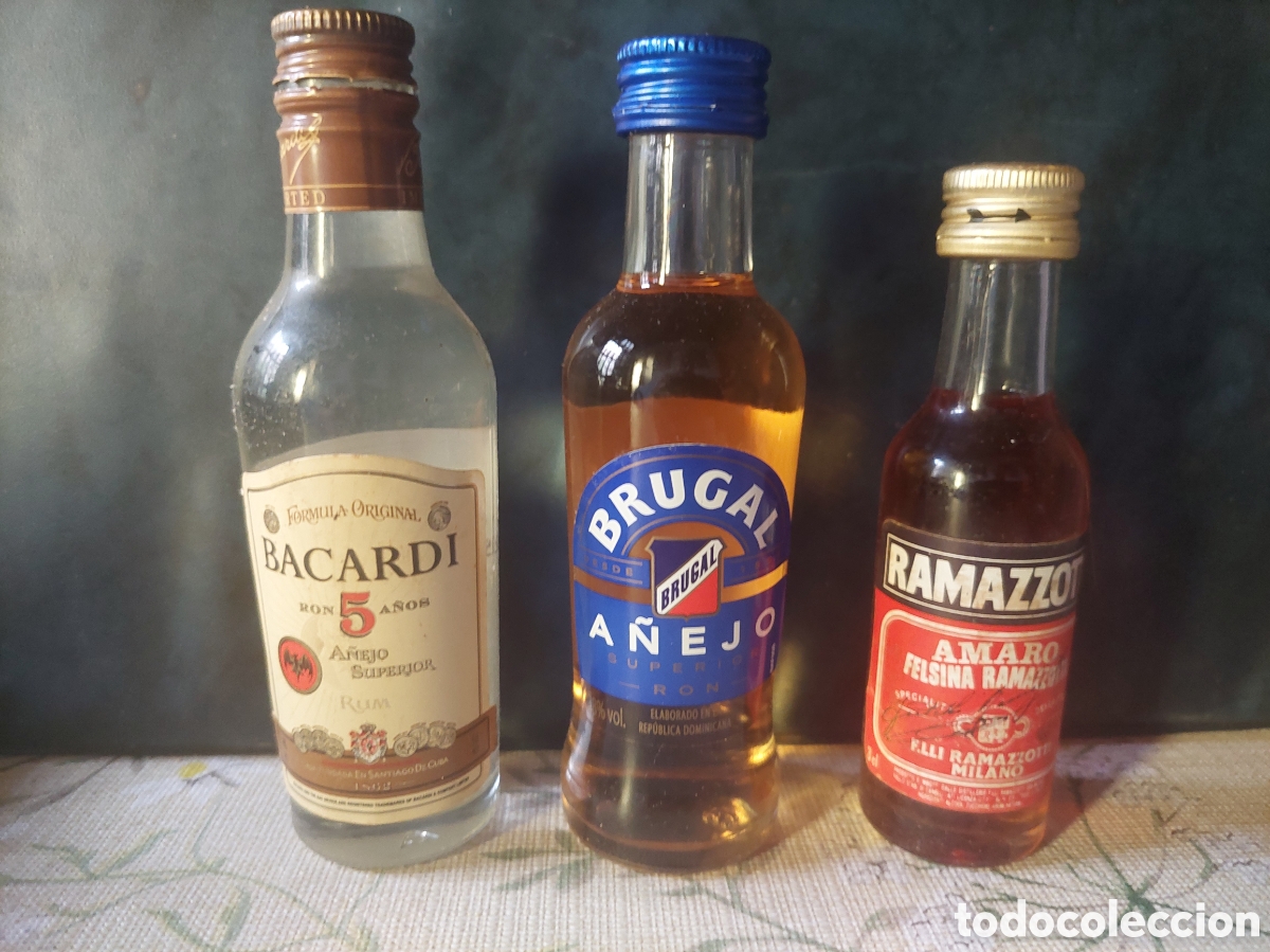 Coleccionismo de vinos y licores: Lote de tres botellines de Licor