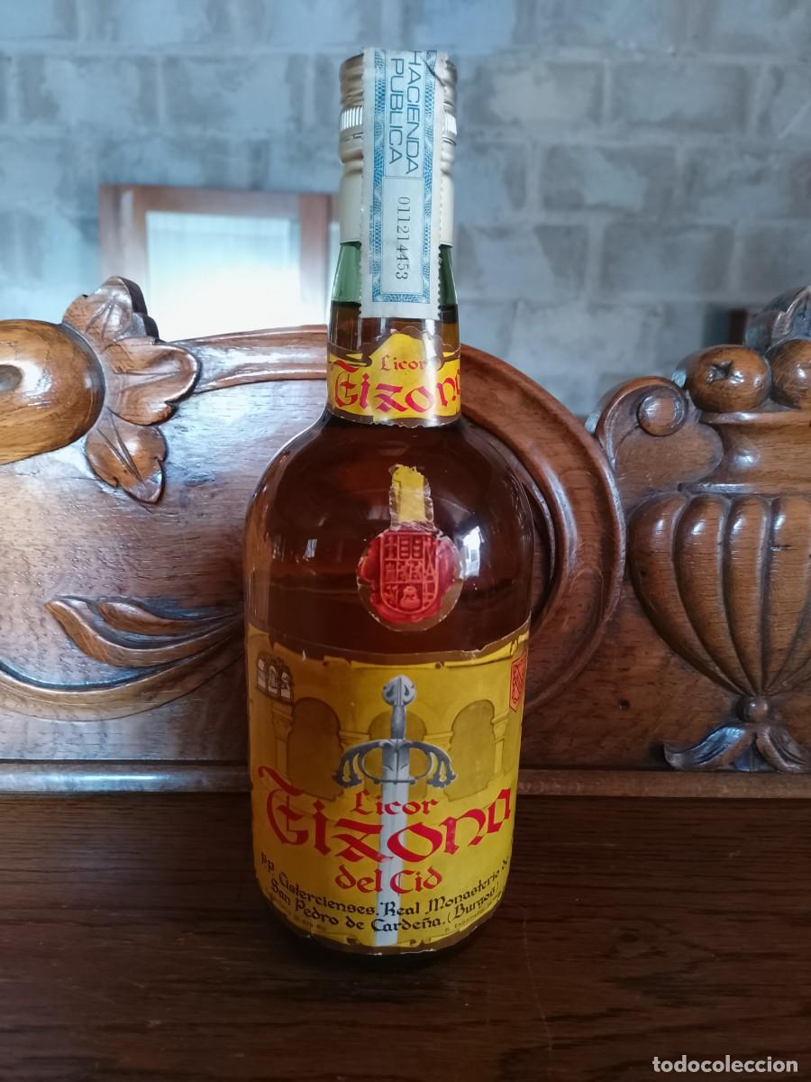 Collection of wines and liquors: Antigua botella licor Tizona del Cid a&ntilde;os 70