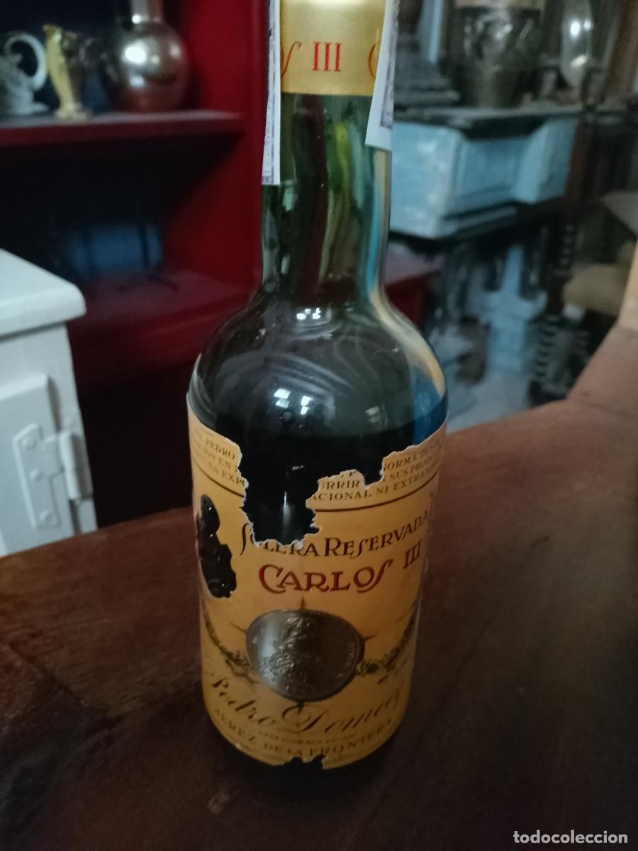 Coleccionismo de vinos y licores: Antigua botella Brandy Solera Gran Reservada Carlos III. A&ntilde;os 70