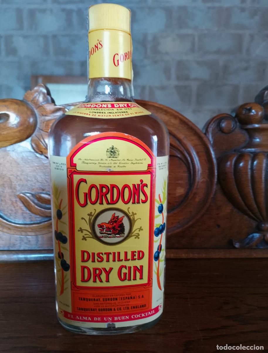 Sammlung von Weinen und Lik&ouml;ren: Antigua botella Ginebra Gordon's a&ntilde;os 80.
