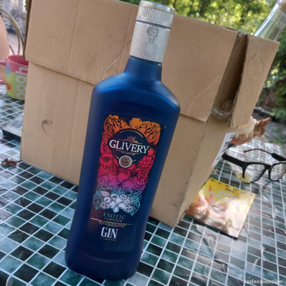 Collection of wines and liquors: Bonita botella azulona Ginebra Glivery Exotic Flavour Gin - escasa