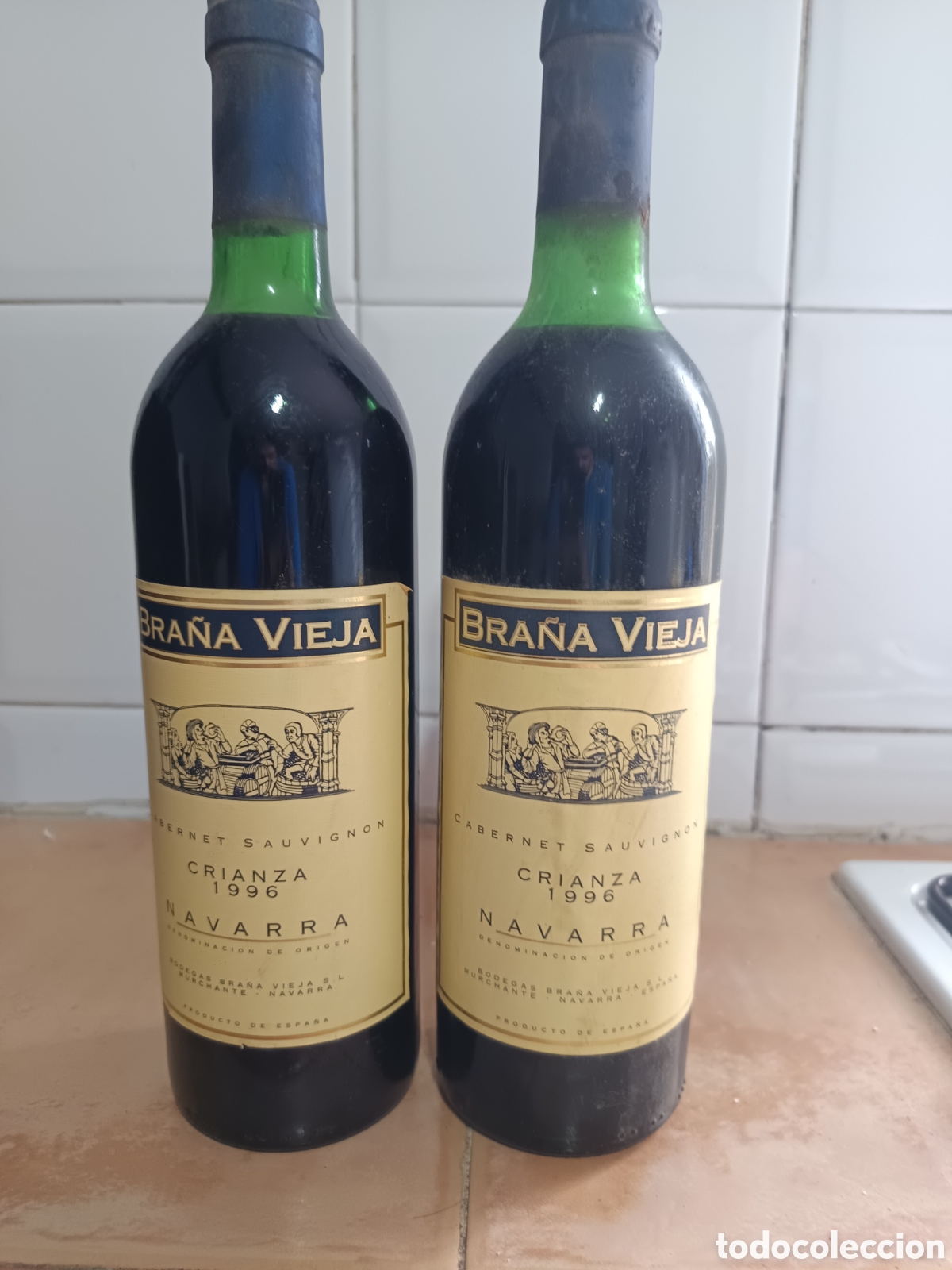 Collection of wines and liquors: 2 botellas vino Bra&ntilde;a Vieja Crianza 1996 &ndash; Navarra &ndash; Cabernet Sauvignon &ndash; Solo colecci&oacute;n