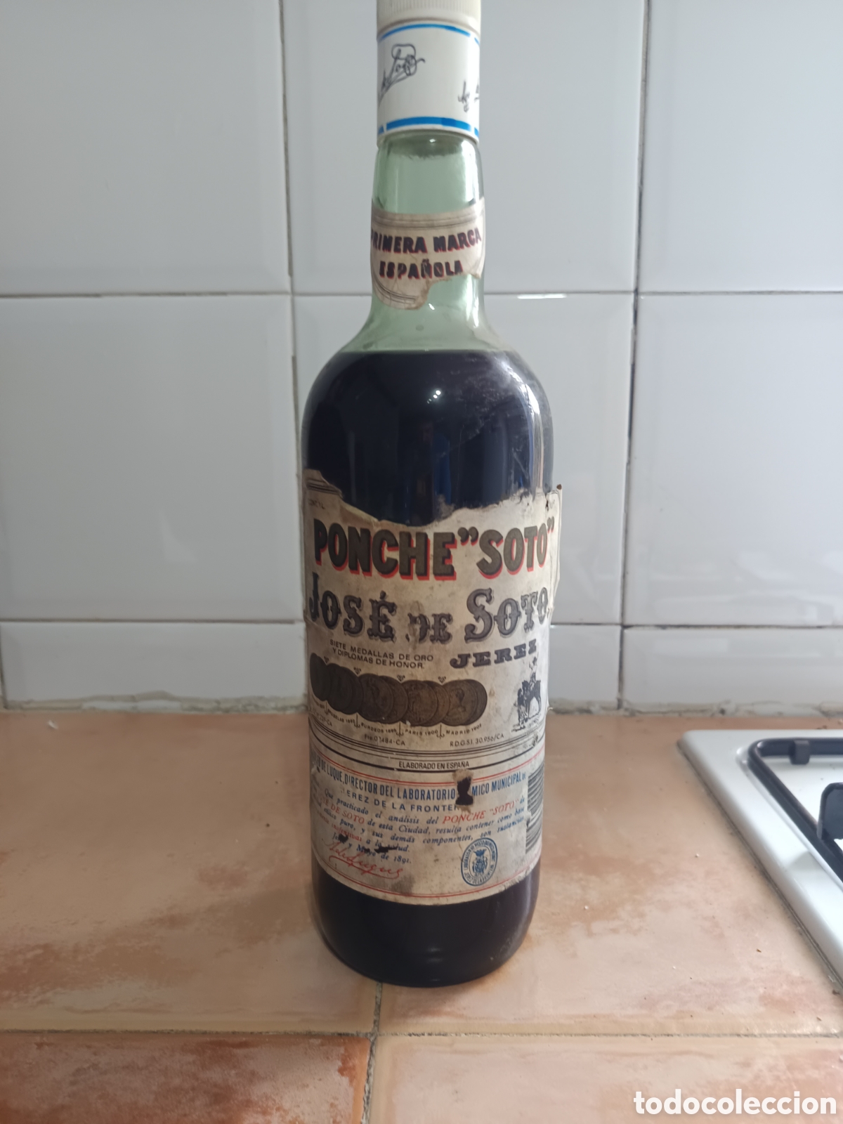 Collection of wines and liquors: Ponche &rdquo;Soto&rdquo; Jos&eacute; de Soto &ndash; Botella antigua &ndash; Jerez