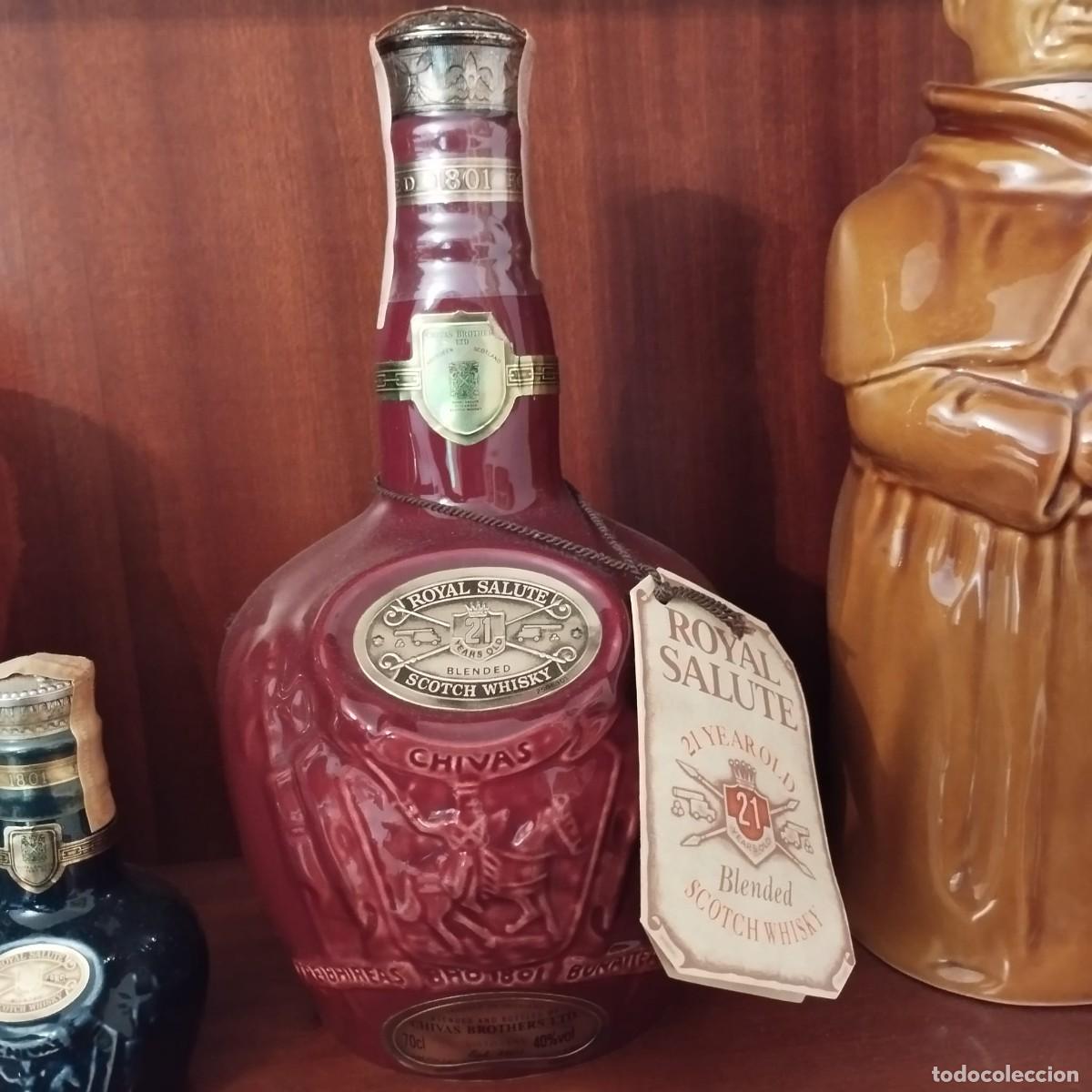 Collection of wines and liquors: Chivas Brothers Royal Salute 21yo Red Decanter ceramica 70cl (lleno y precintado)